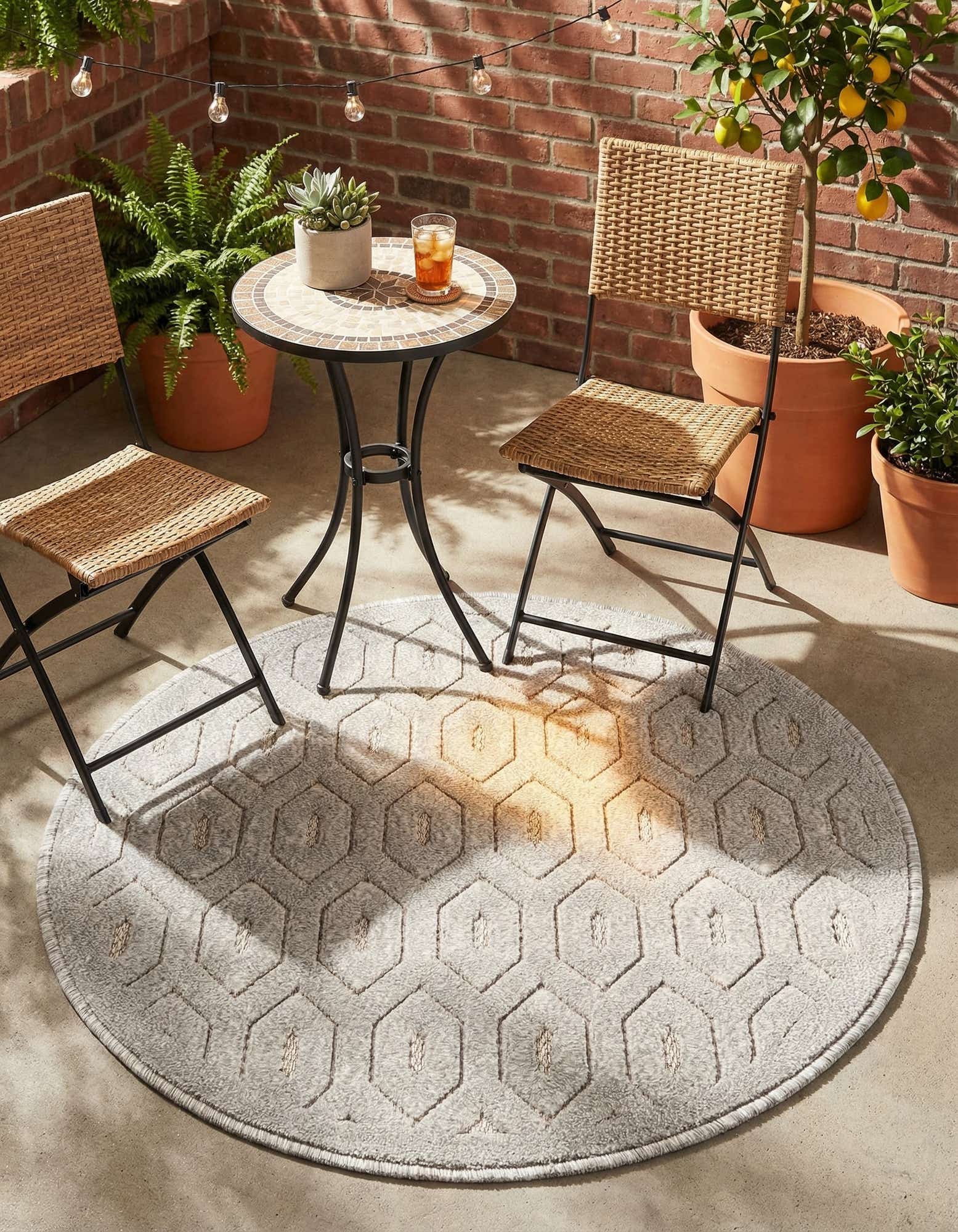3' x 3' Easy-Clean Trellis Textured Indoor / Outdoor Round Rug