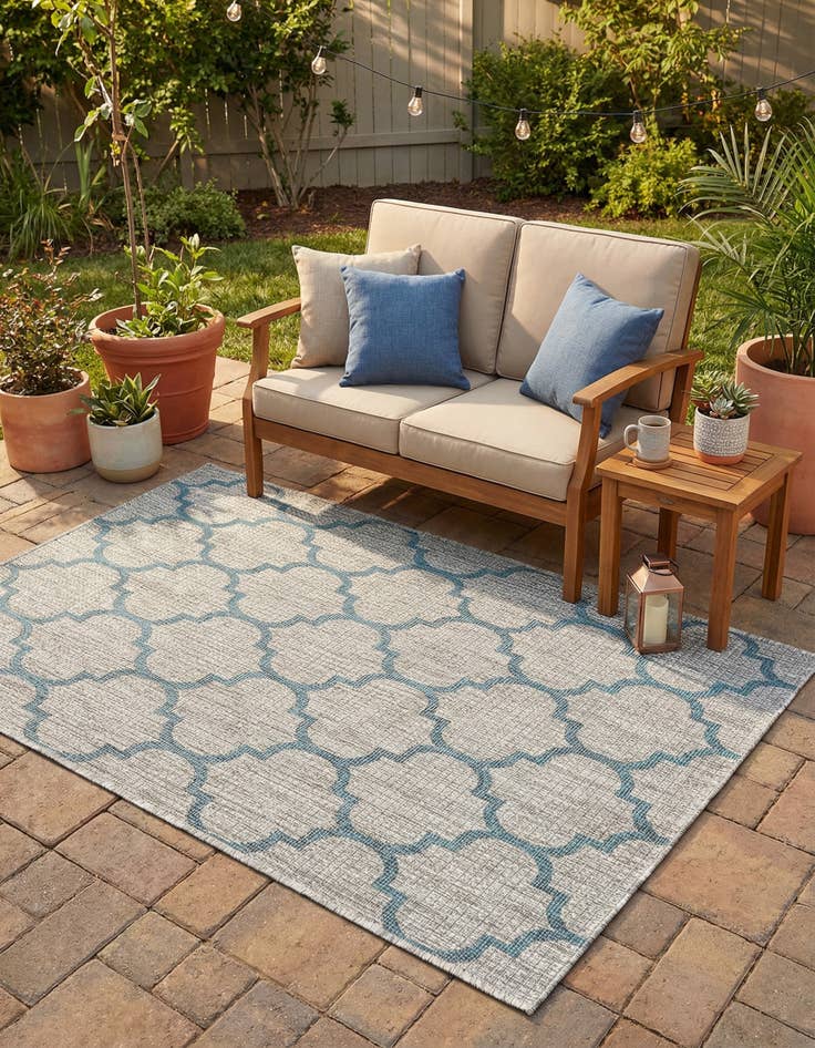 Detail image of 4' x 6' Easy-Clean Trellis Indoor / Outdoor Rug