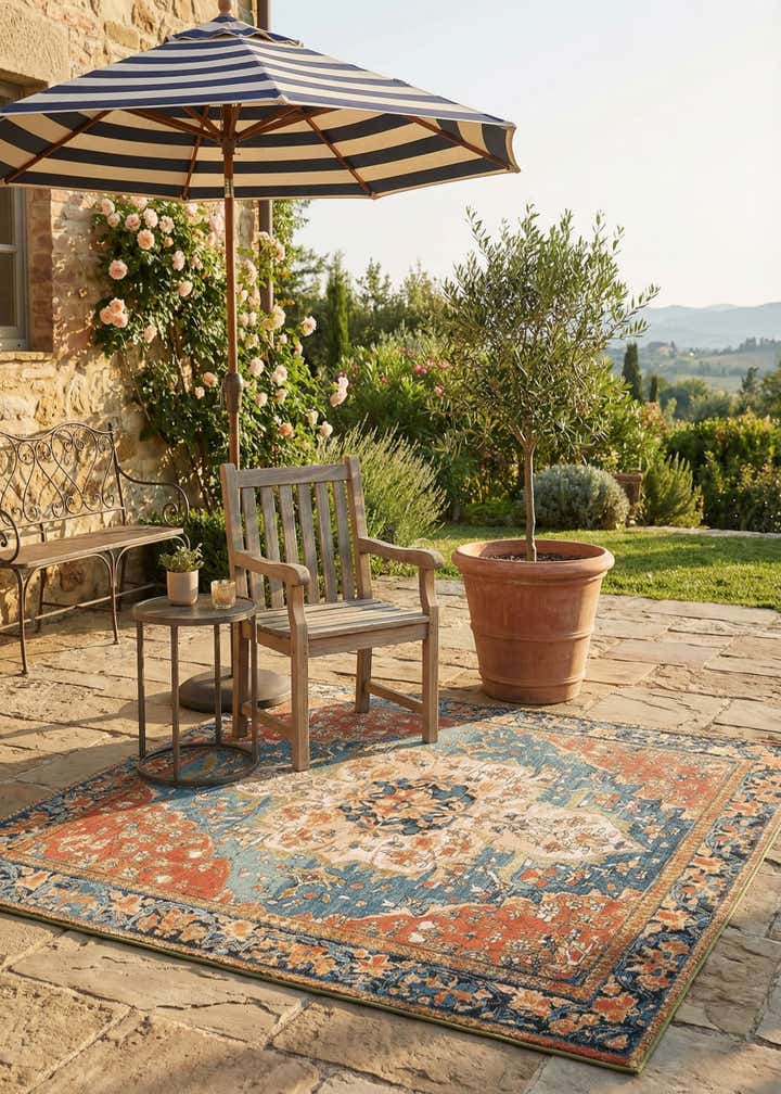 7' 10 x 7' 10 Easy-Clean Traditional Indoor / Outdoor Square Rug
