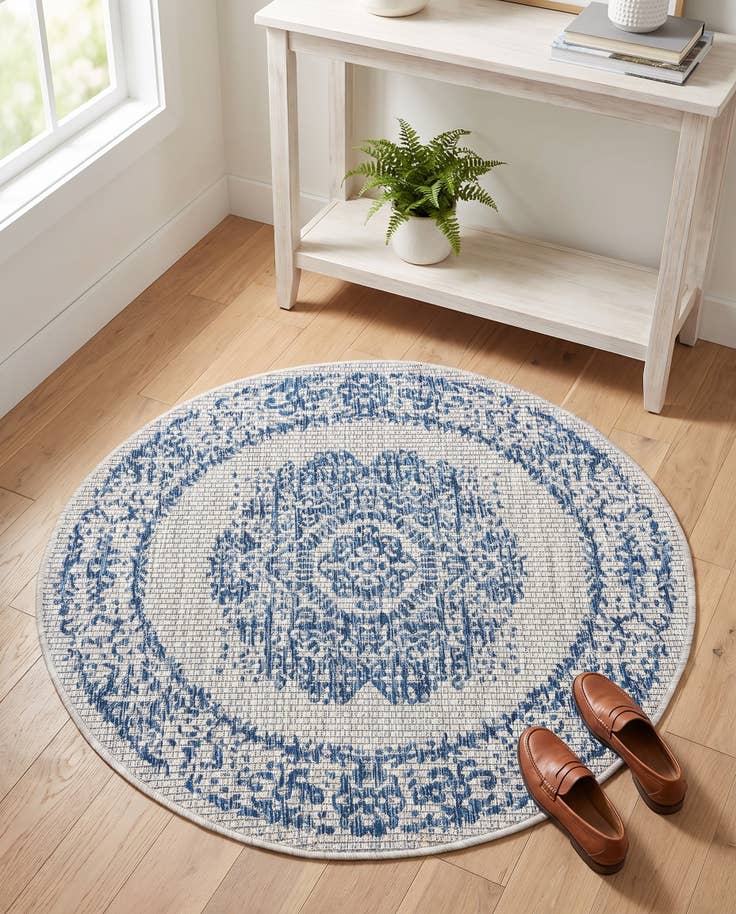 Detail image of 3' x 3' Easy-Clean Traditional Indoor / Outdoor Round Rug