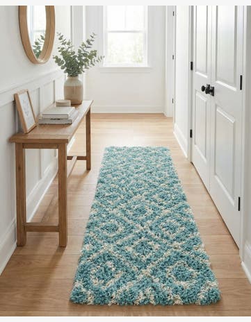 2' x 8' Lattice Shag Runner Rug