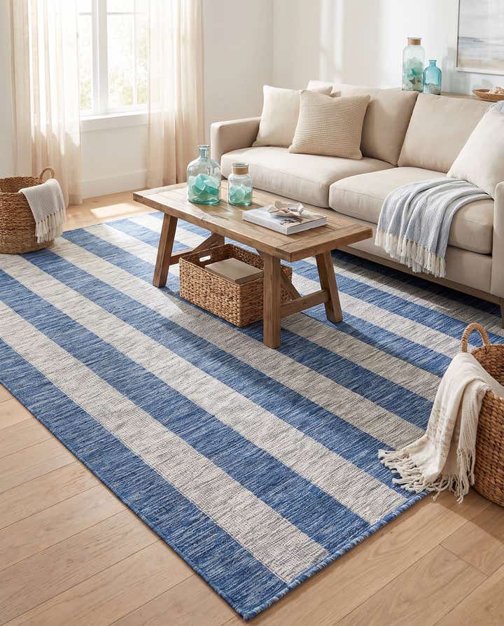 5' 3 x 8' Easy-Clean Ribbon Indoor / Outdoor Rug