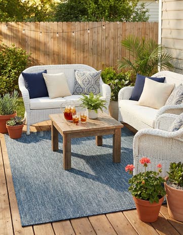 5' 3 x 7' Easy-Clean Solid Indoor / Outdoor Rug