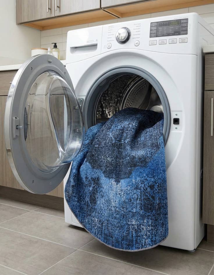 Detail image of  7' 10 x 7' 10  Washable Yara Round Rug