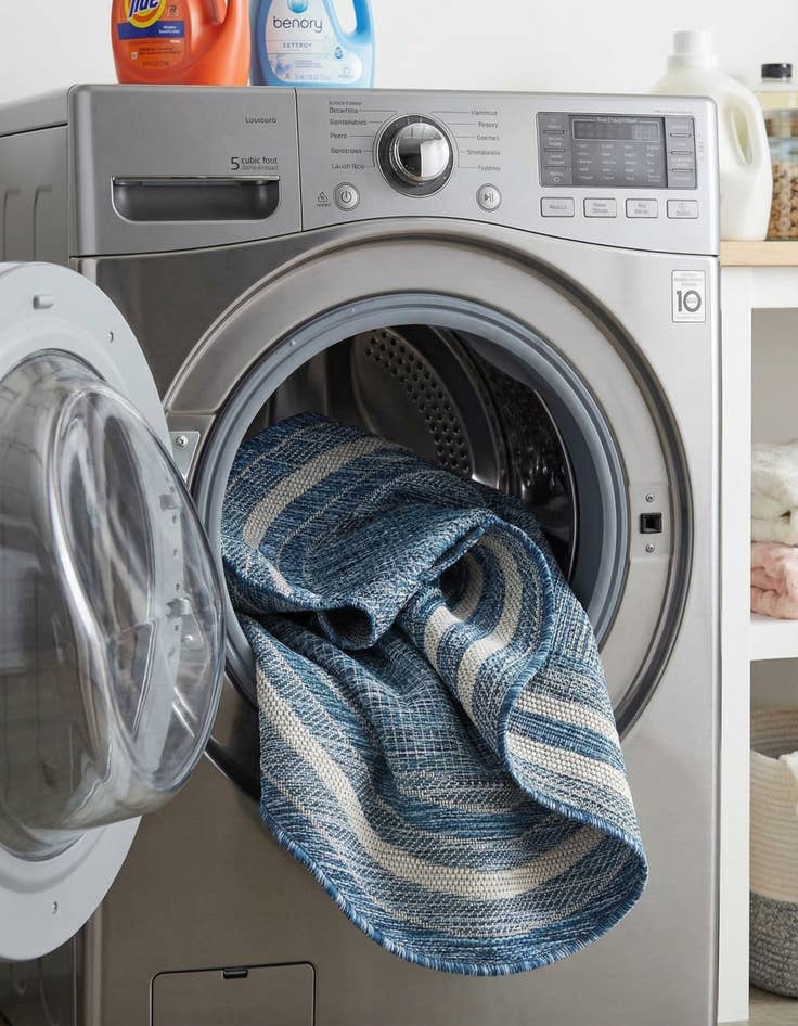 Detail image of 3' x 3'  Washable Border Indoor / Outdoor Round Rug