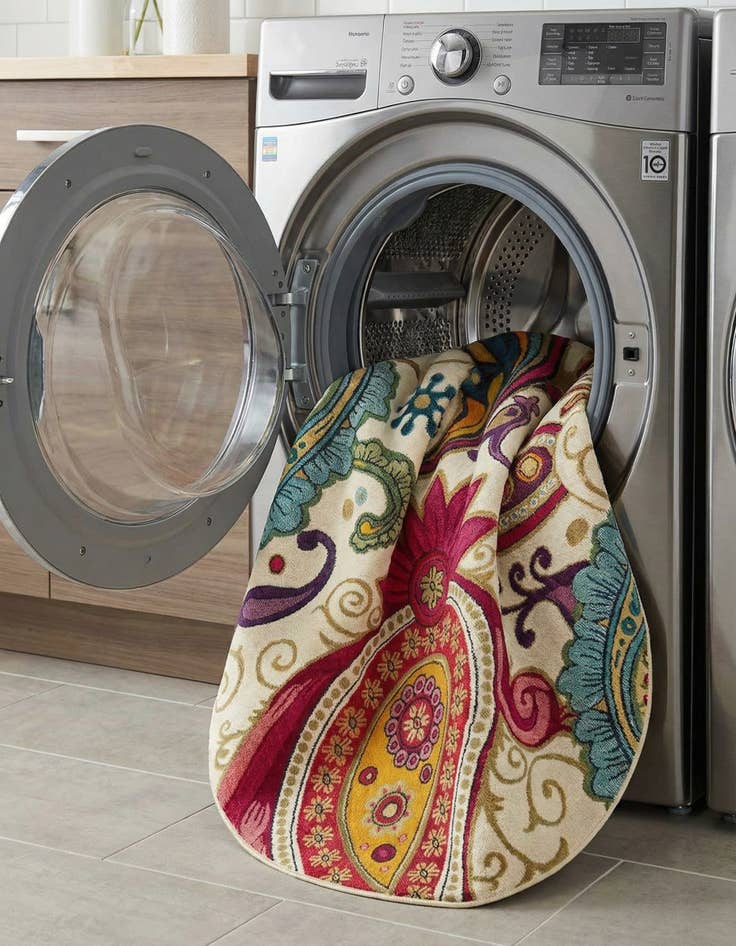 Detail image of 8' x 8'  Washable Casablanca Round Rug