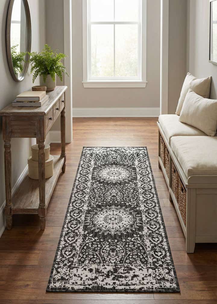 2' x 6' Easy-Clean Traditional Indoor / Outdoor Runner Rug