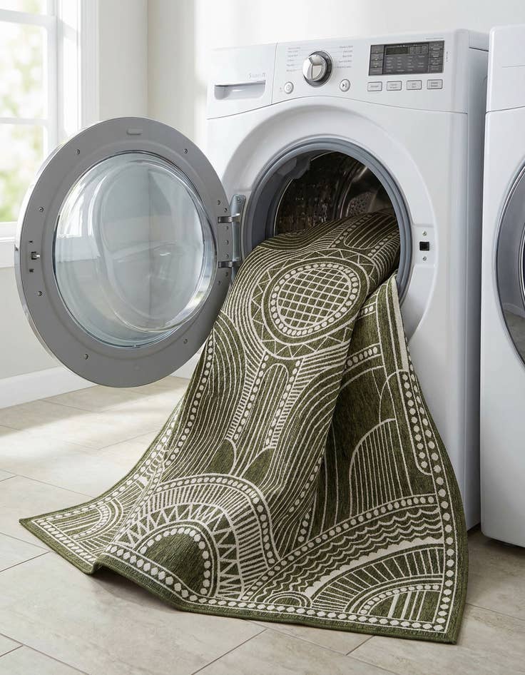 Detail image of  7' 10 x 10'  Washable Traditional Indoor / Outdoor Rug