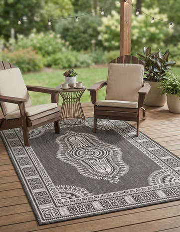 4' x 6' Easy-Clean Traditional Indoor / Outdoor Rug