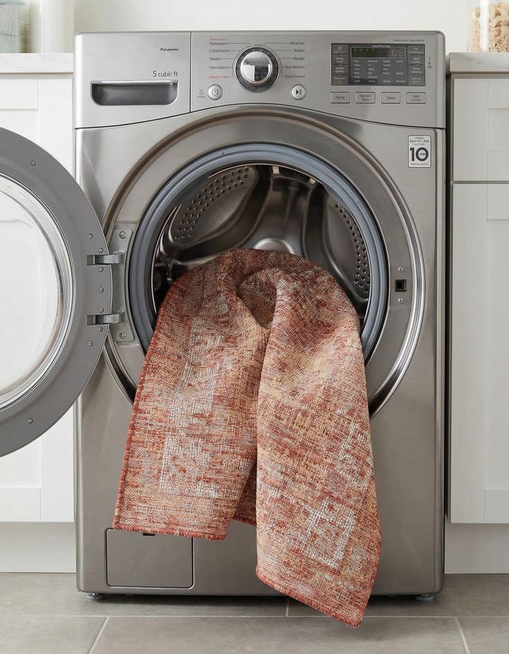 Detail image of  5' 3 x 5' 3  Washable Traditional Indoor / Outdoor Square Rug