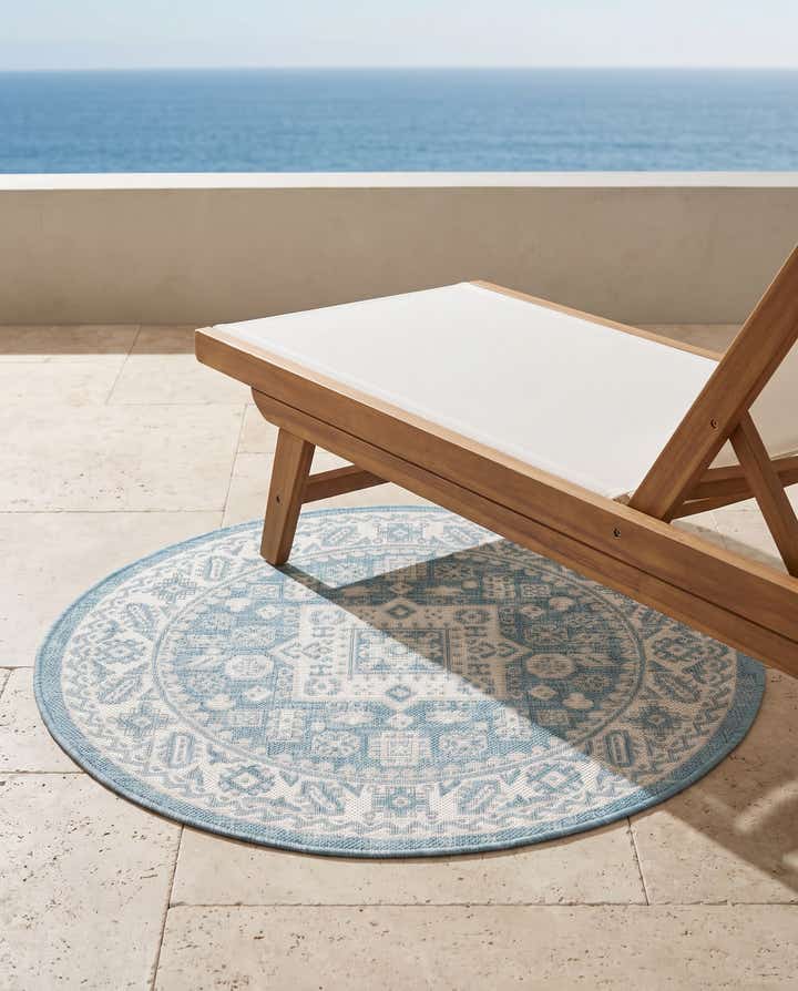 3' x 3' Easy-Clean Aztec Indoor / Outdoor Round Rug