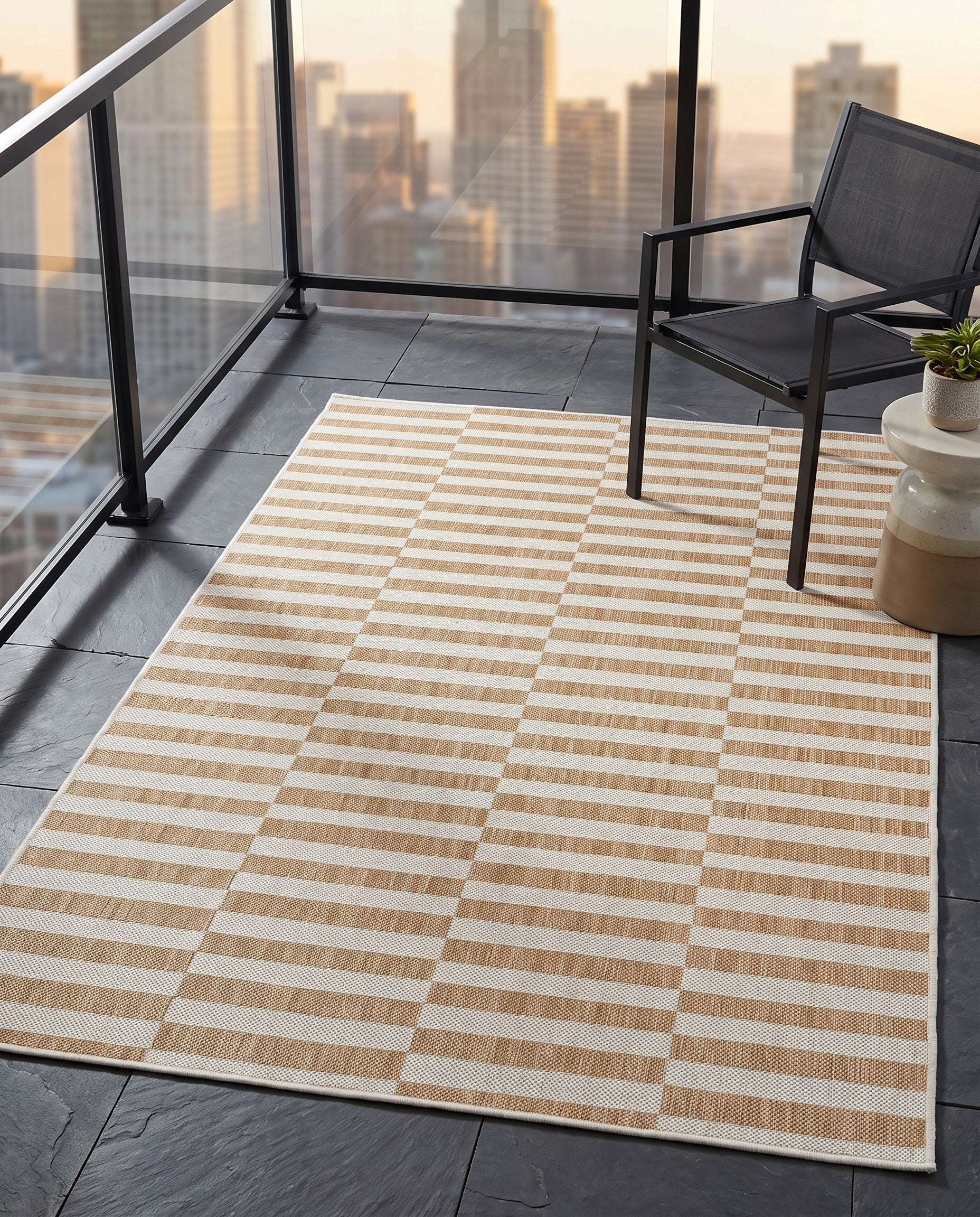 4' x 6' Easy-Clean Ribbon Indoor / Outdoor Rug