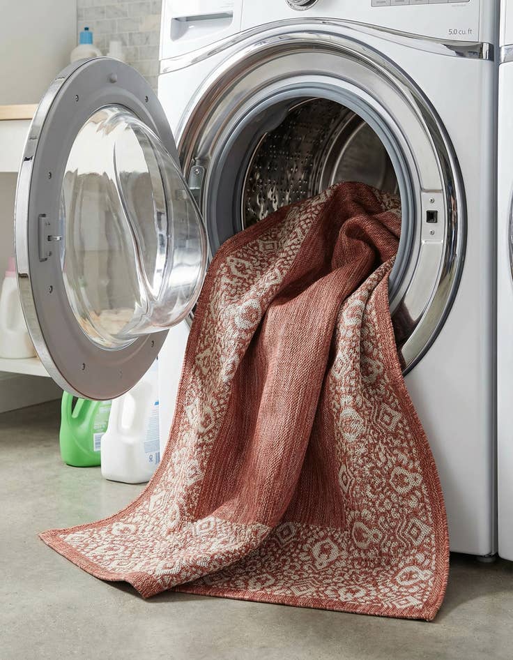 Detail image of 6' x 9'  Washable Border Indoor / Outdoor Rug