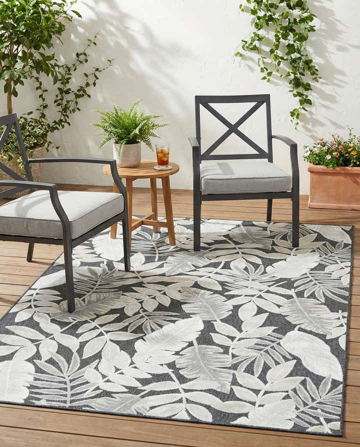 5' 2 x 8' Easy-Clean Botanical Indoor / Outdoor Rug