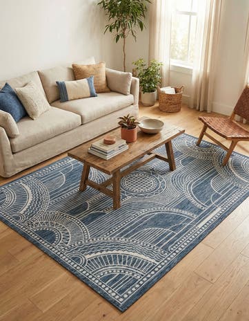 6' x 9' Easy-Clean Traditional Indoor / Outdoor Rug