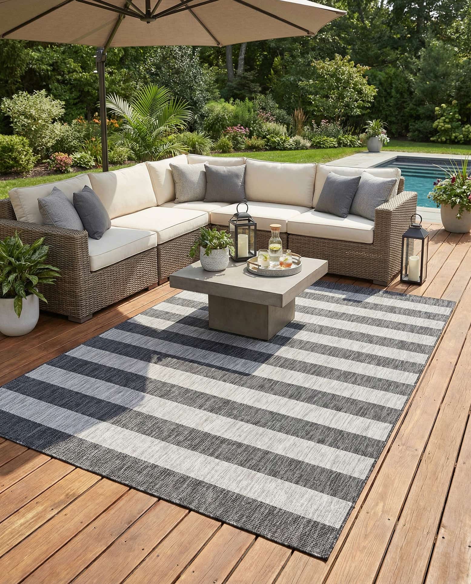 9' x 12' Easy-Clean Striped Indoor / Outdoor Rug