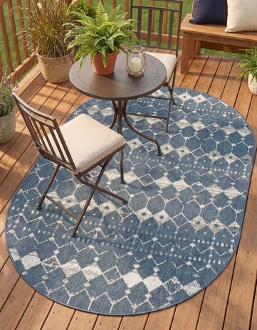 5' 3 x 8' Easy-Clean Lattice Indoor / Outdoor Oval Rug