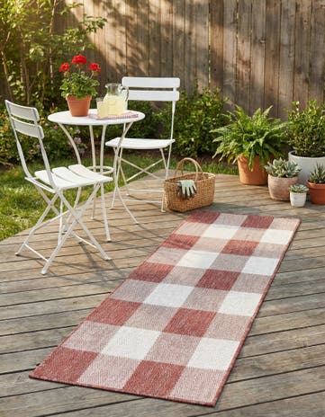 2' x 5' 3 Easy-Clean Checkered Indoor / Outdoor Runner Rug