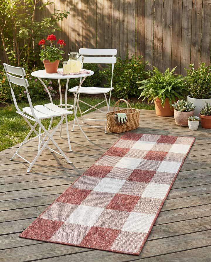 2' x 5' 3 Easy-Clean Checkered Indoor / Outdoor Runner Rug