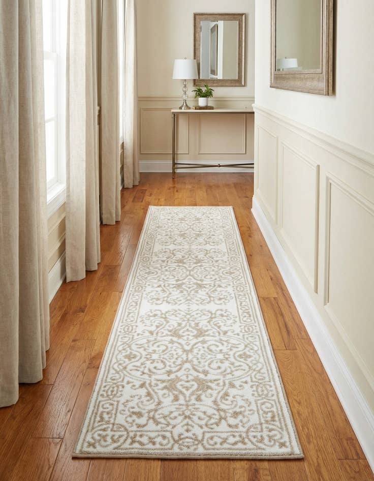 Detail image of 2' x 8' Hermitage Runner Rug