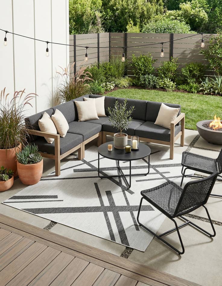 Detail image of 7' x 10'  Washable Modern Indoor / Outdoor Rug