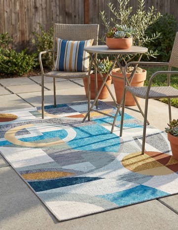 4' 1 x 6' 1 Easy-Clean Modern Indoor / Outdoor Rug