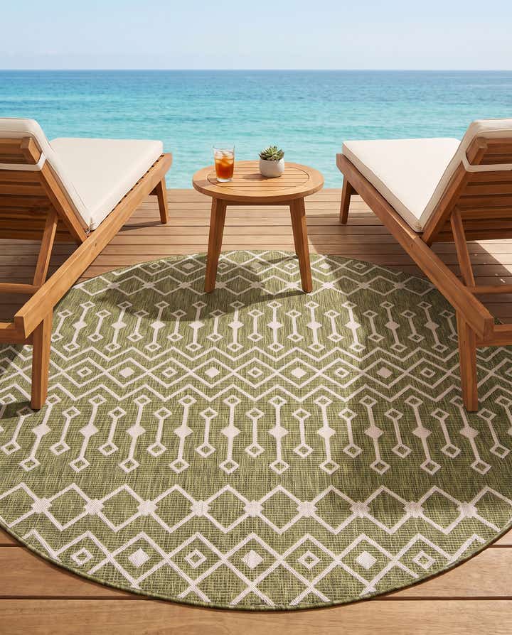 7' 10 x 7' 10 Easy-Clean Trellis Indoor / Outdoor Round Rug