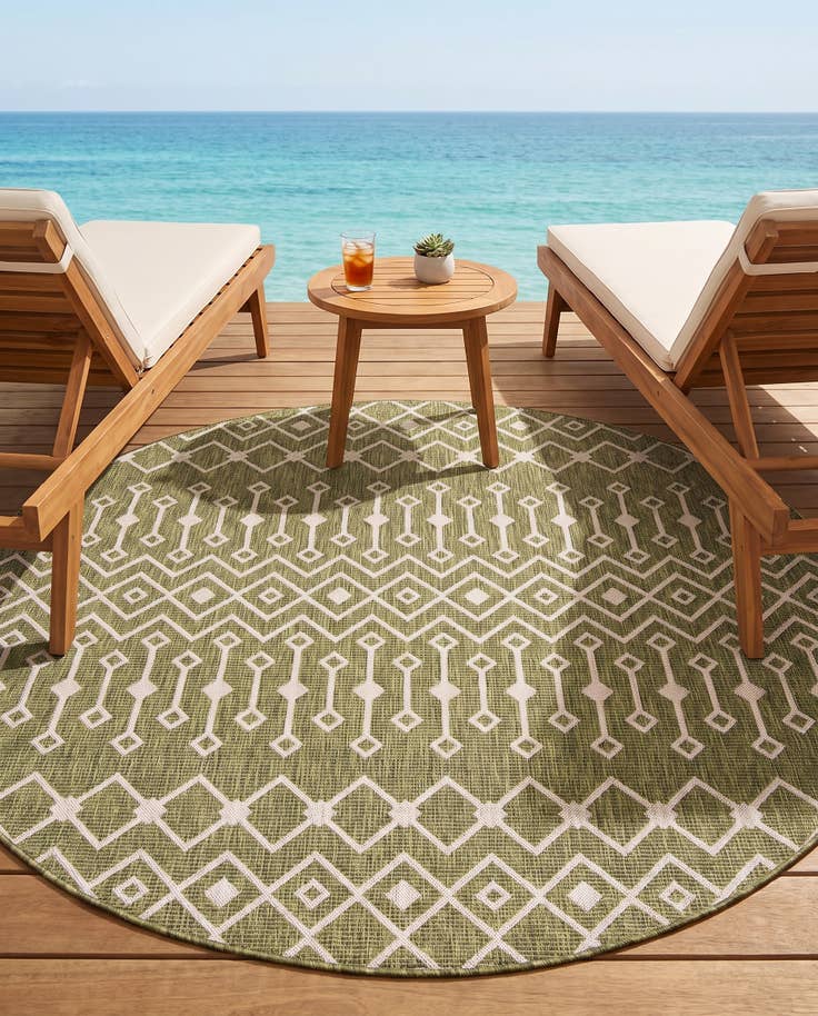 Detail image of 7' 10 x 7' 10 Easy-Clean Trellis Indoor / Outdoor Round Rug