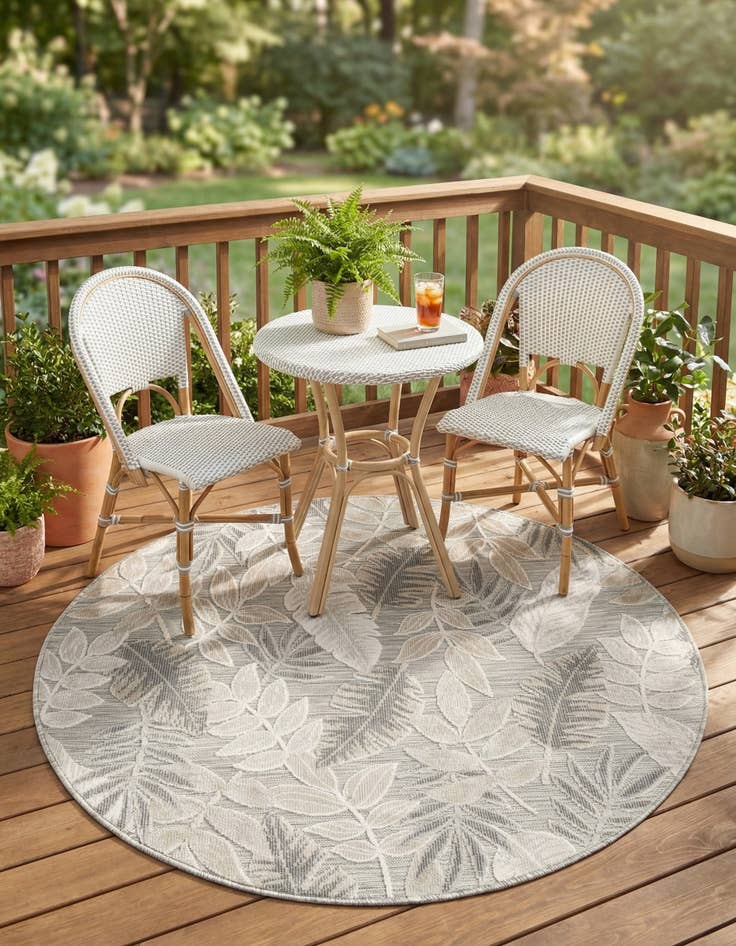 Detail image of  4' 5 x 4' 5  Washable Botanical Indoor / Outdoor Round Rug