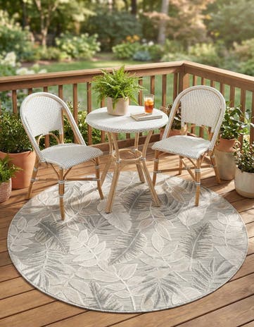 4' 5 x 4' 5 Easy-Clean Botanical Indoor / Outdoor Round Rug