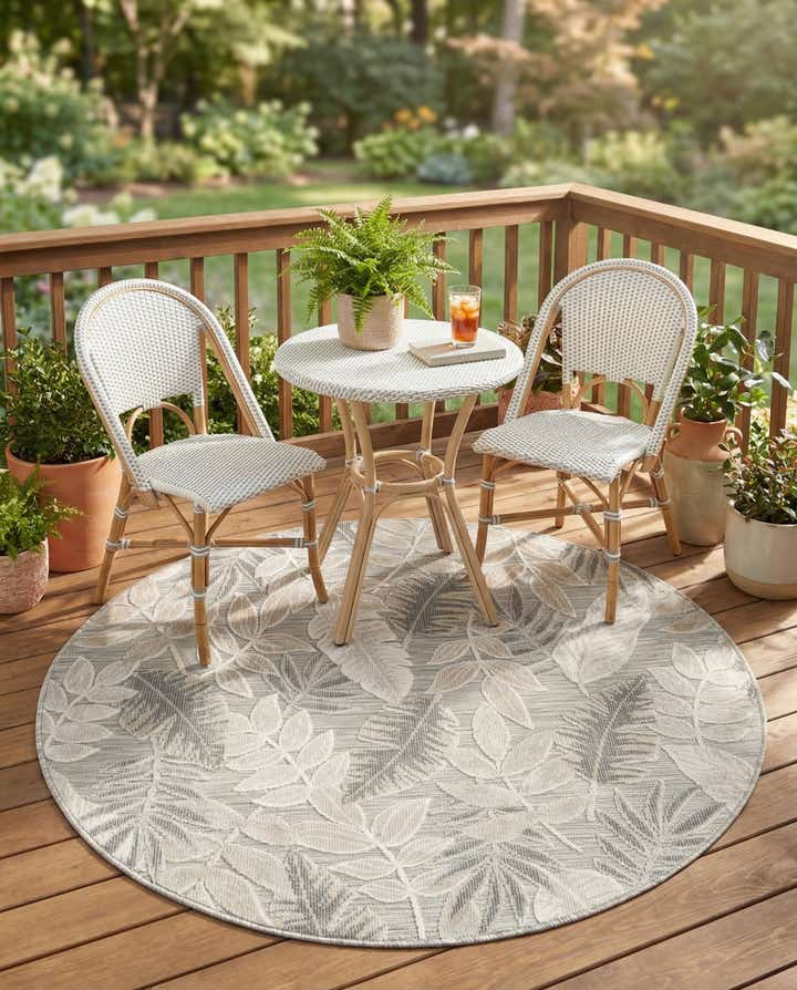 4' 5 x 4' 5 Easy-Clean Botanical Indoor / Outdoor Round Rug