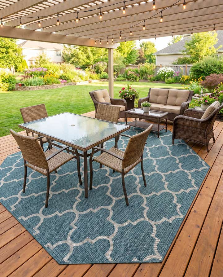 7' 10 x 7' 10 Easy-Clean Lattice Indoor / Outdoor Octagon Rug