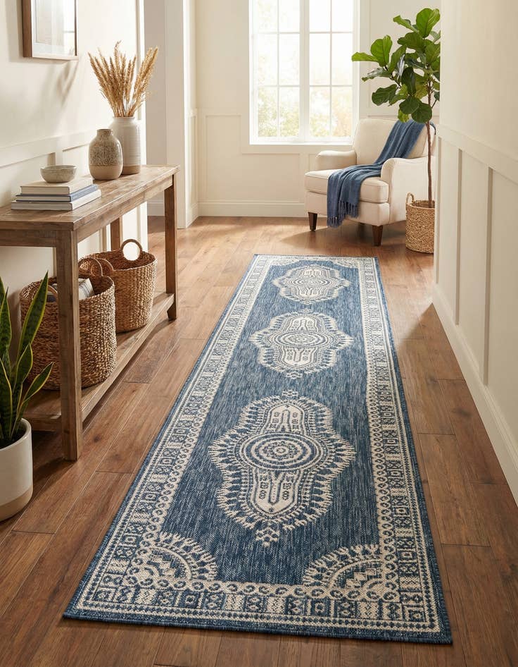 Detail image of 2' 7 x 12'  Washable Traditional Indoor / Outdoor Runner Rug