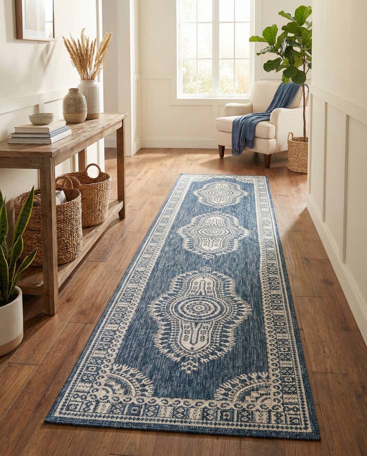 Detail image of 2' 7 x 12' Easy-Clean Traditional Indoor / Outdoor Runner Rug