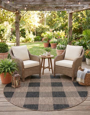 6' x 6' Easy-Clean Checkered Indoor / Outdoor Round Rug