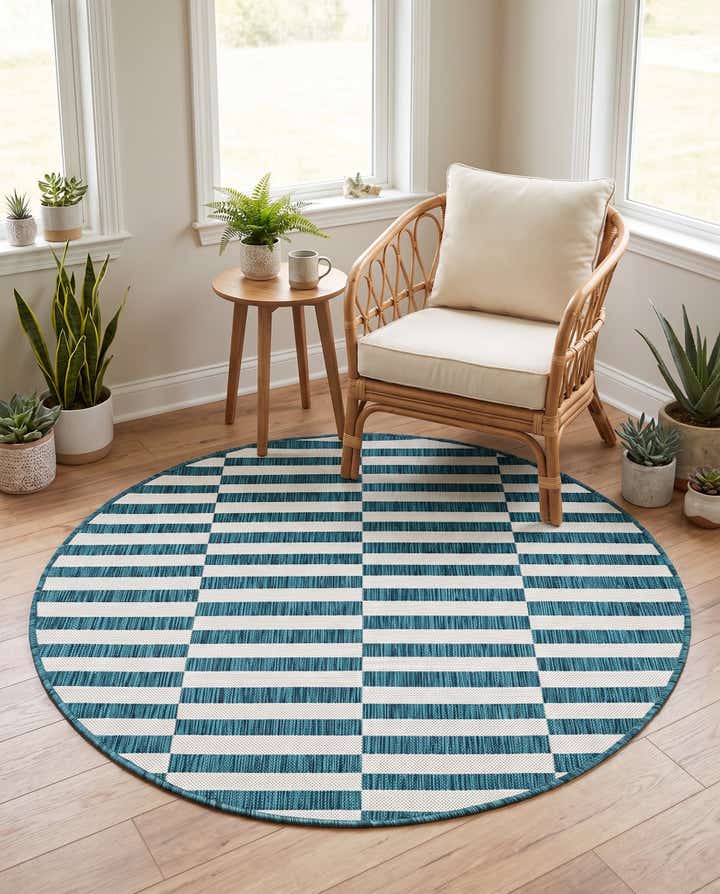 4' x 4' Easy-Clean Striped Indoor / Outdoor Round Rug