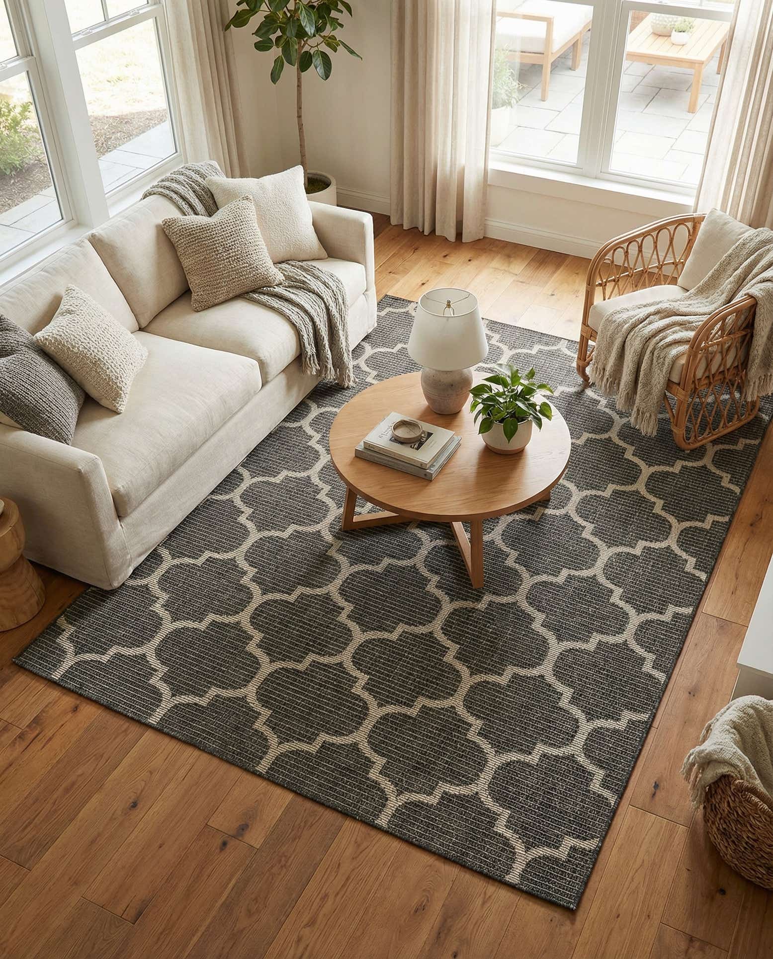 5' 3 x 8' Easy-Clean Lattice Indoor / Outdoor Rug