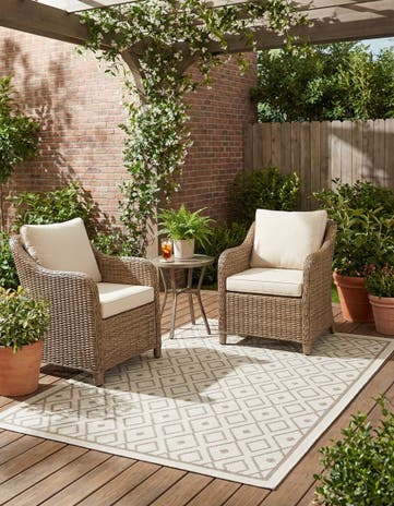 Ivory Easy-Clean Lattice Indoor / Outdoor Rug