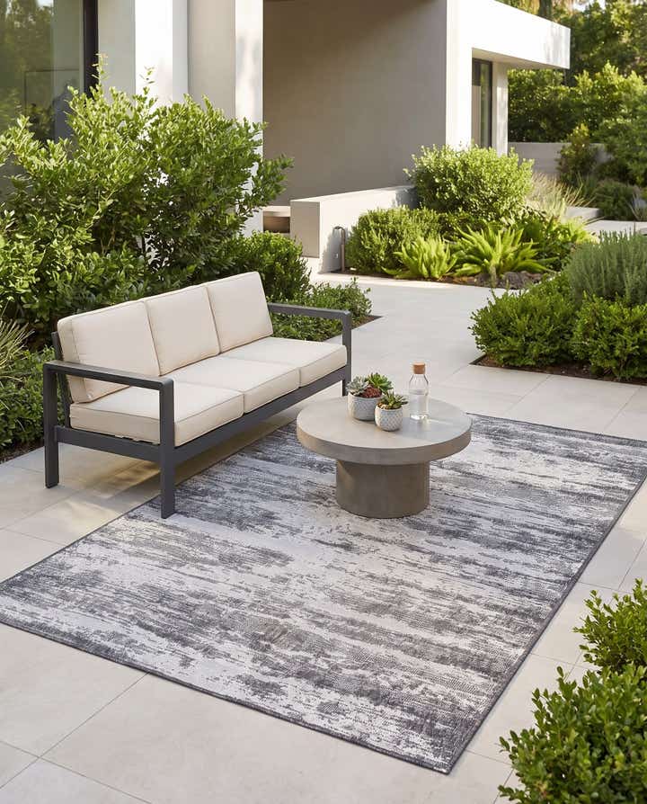 5' 3 x 8' Easy-Clean Modern Indoor / Outdoor Rug