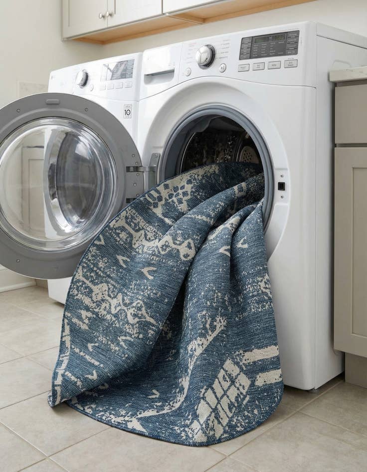 Detail image of 7' 10 x 7' 10  Washable Bohemian Indoor / Outdoor Round Rug