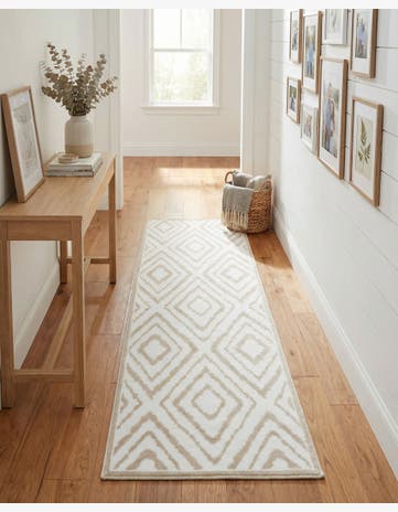 2' x 6' Hermitage Runner Rug