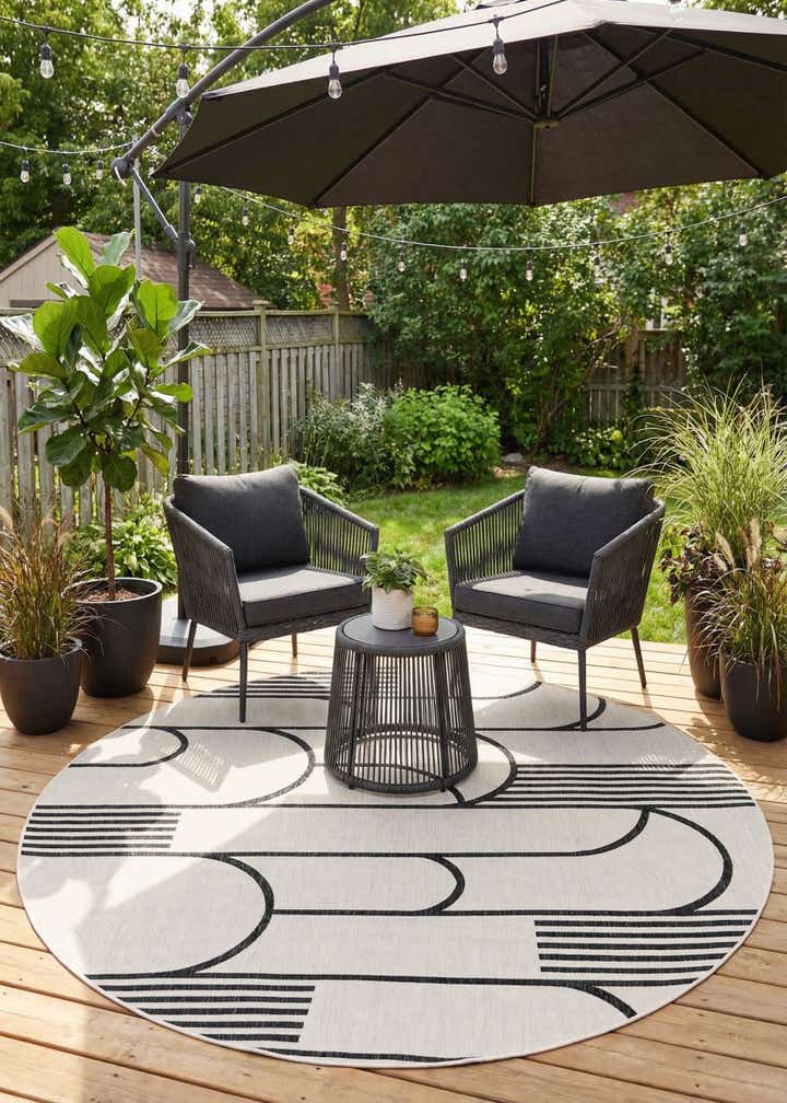 10' x 10' Easy-Clean Modern Indoor / Outdoor Round Rug
