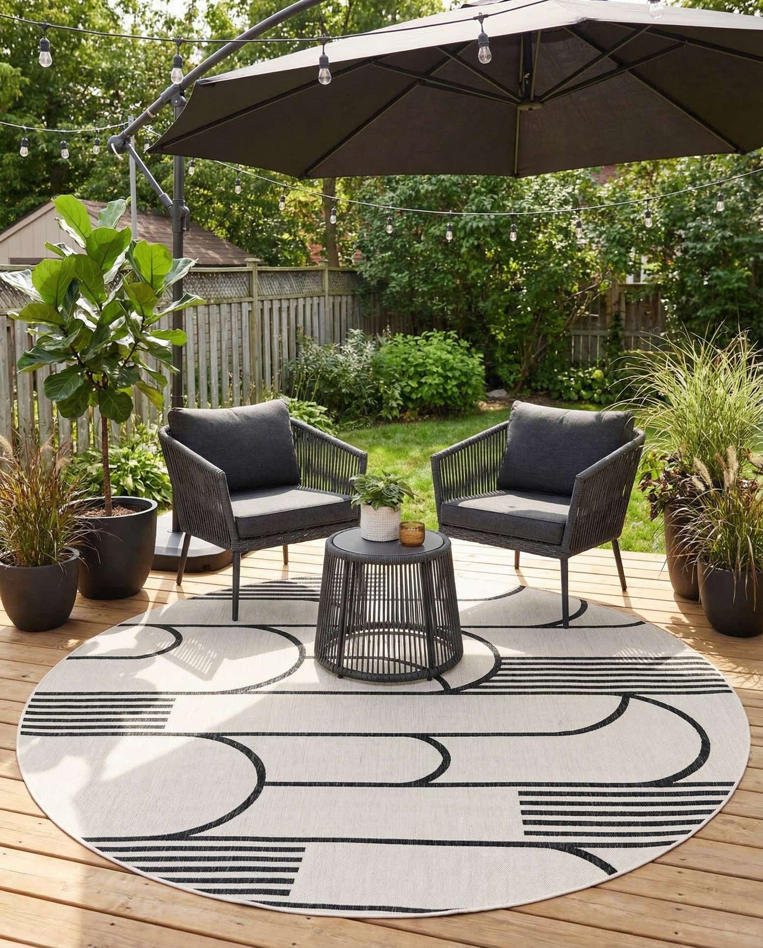 10' x 10' Easy-Clean Modern Indoor / Outdoor Round Rug