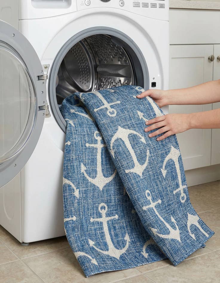 Detail image of 5' 3 x 8'  Washable Coastal Indoor / Outdoor Rug