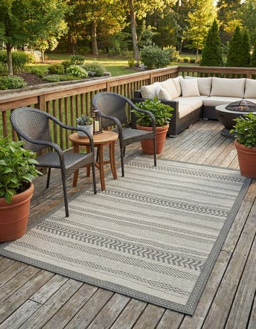 4' x 6' Easy-Clean Border Indoor / Outdoor Rug
