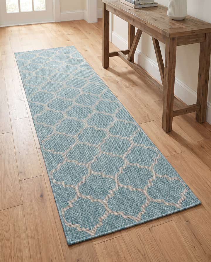 2' x 6' Easy-Clean Lattice Indoor / Outdoor Runner Rug