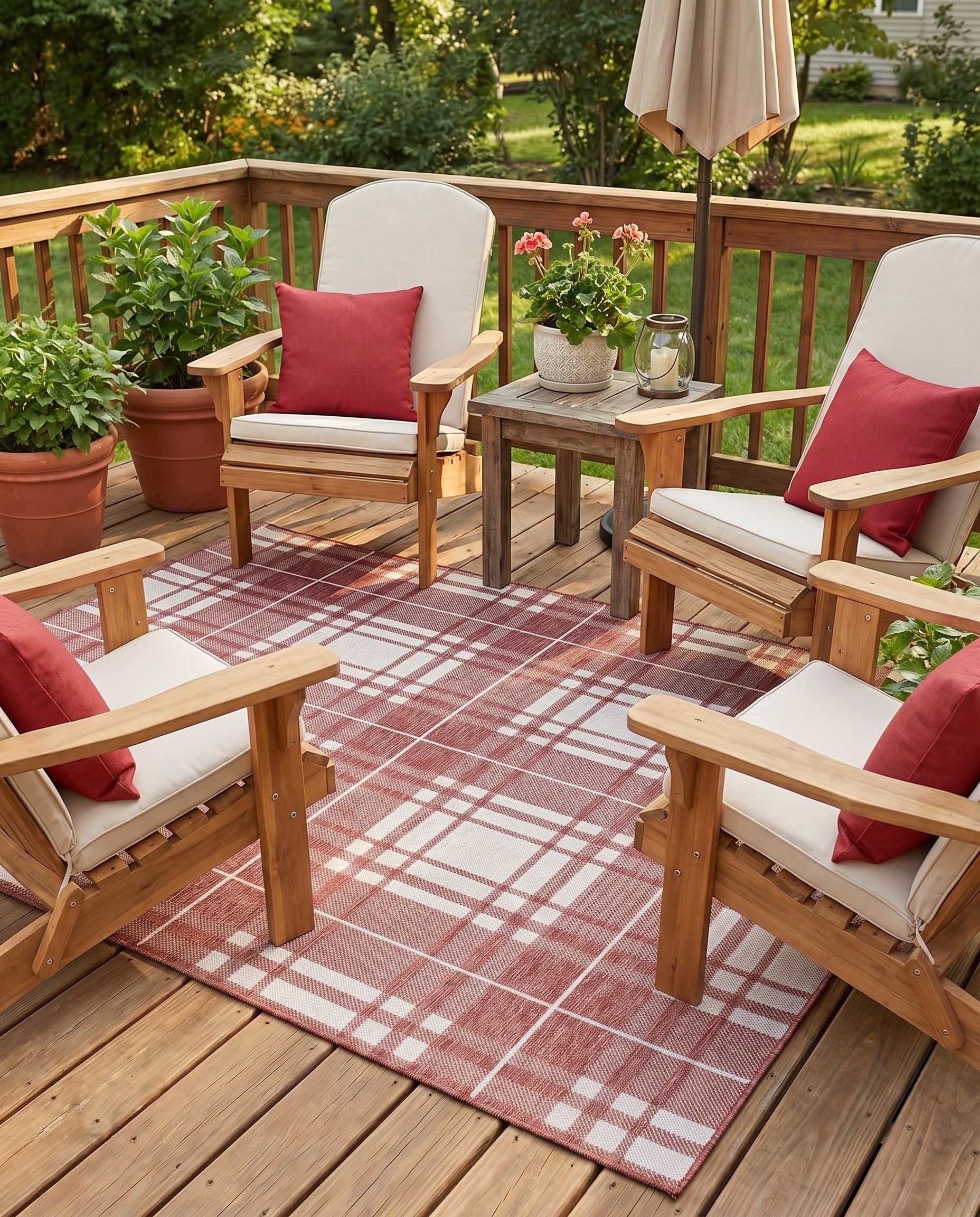 7' 10 x 7' 10 Easy-Clean Checkered Indoor / Outdoor Square Rug