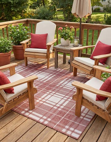 7' 10 x 7' 10 Easy-Clean Checkered Indoor / Outdoor Square Rug