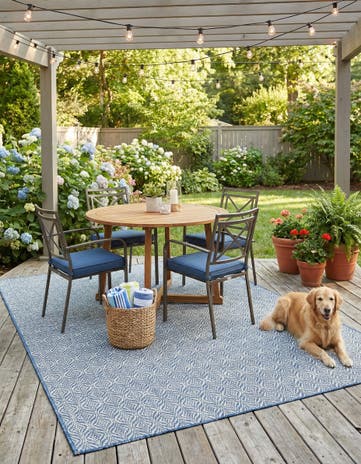 7' x 10' Easy-Clean Lattice Indoor / Outdoor Rug