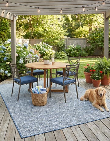7' x 10' Easy-Clean Lattice Indoor / Outdoor Rug
